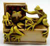 horror casket.jpg (110750 bytes)